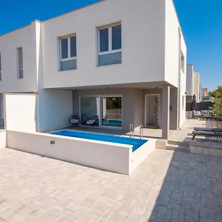 Pool Pomalo